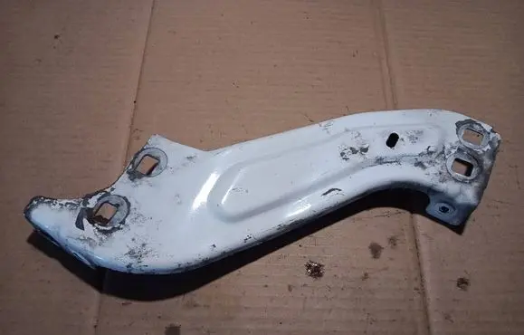 Peugeot Partner Fender mounting bracket