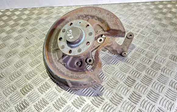 Volkswagen Golf VI Rear wheel hub 1K0435P