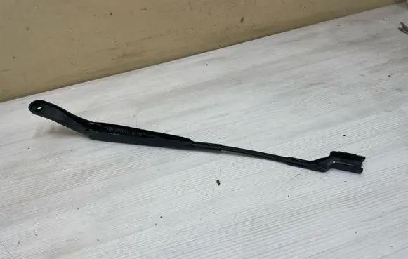 Peugeot 2008 II Front wiper blade arm 9822931680