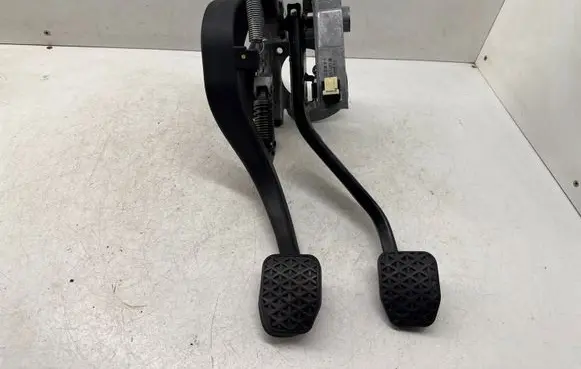 BMW 1 F20 F21 Pedal assembly 6761310