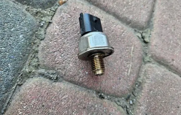 Opel Astra K Fuel pressure sensor 17192533021
