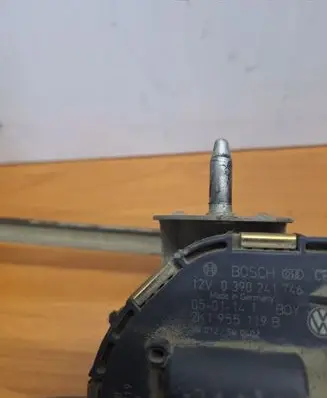 Front wiper linkage and motor