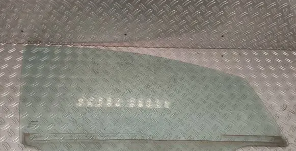 Toyota Verso Front door window glass four-door