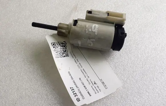 Audi A4 S4 B7 8E 8H Brake pedal sensor switch 8E0927189B 19322005