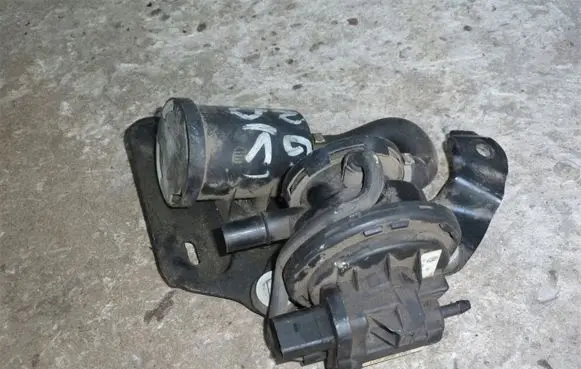 Volkswagen Golf V Secondary air pump 1K0906201