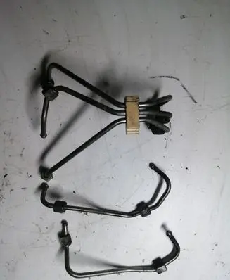Volvo XC90 Fuel injector supply line/pipe 