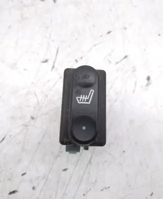 Nissan Qashqai+2 Seat heating switch