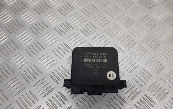 Mercedes-Benz E W210 Central body control module 2108203626
