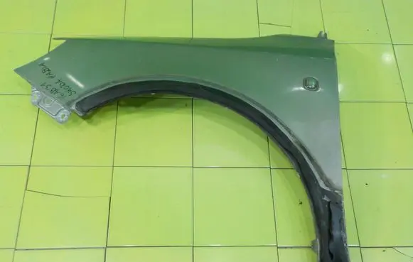 Skoda Fabia Mk2 (5J) Fender PRZOD LEWY