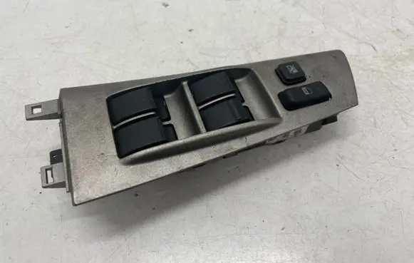Toyota Corolla Verso E121 Electric window control switch 848200F010