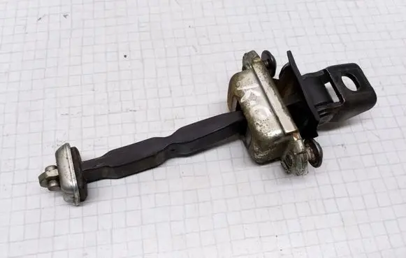Skoda Octavia Mk2 (1Z) Rear door check strap stopper