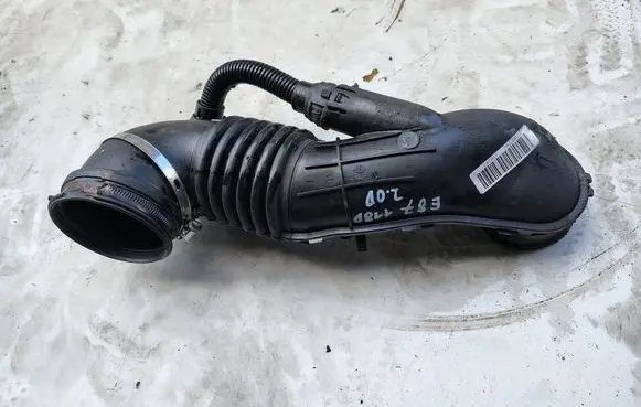 BMW 1 E81 E87 Turbo air intake inlet pipe/hose 13717804846