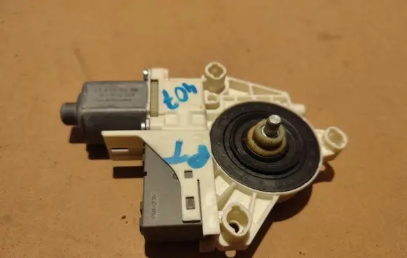Peugeot 407 Rear door window regulator motor 0130822200 994650101