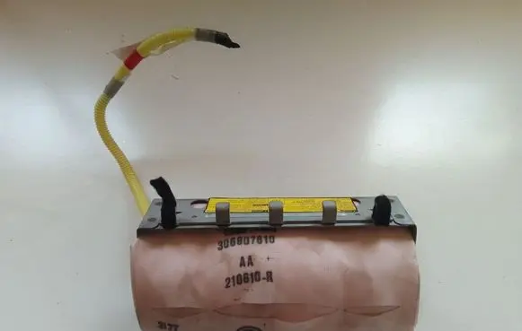 Toyota Yaris Passenger airbag 306807810