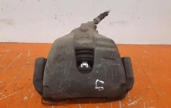 Mazda 3 I Front brake caliper 813