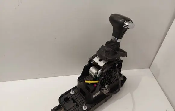 Volkswagen Golf V Gear shifter/selector 1K1713025R