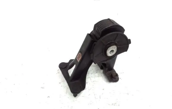 Lexus CT 200H Engine mount bracket