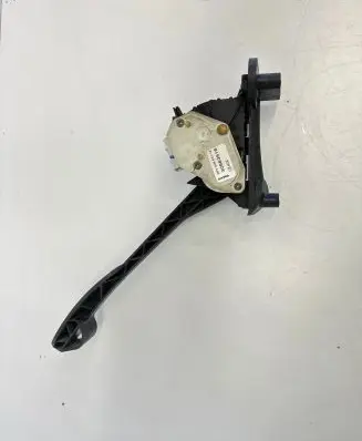 Volvo V70 Accelerator throttle pedal 30683516 6PV00853712