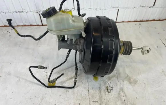 Opel Insignia A Brake booster 13228183