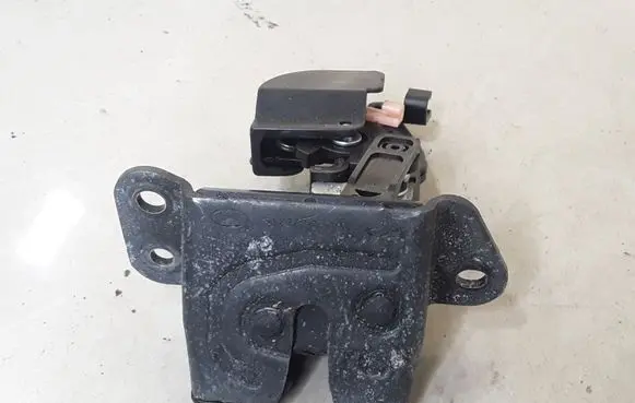 Hyundai Santa Fe Tailgate/trunk/boot lock/catch/latch 812302B000