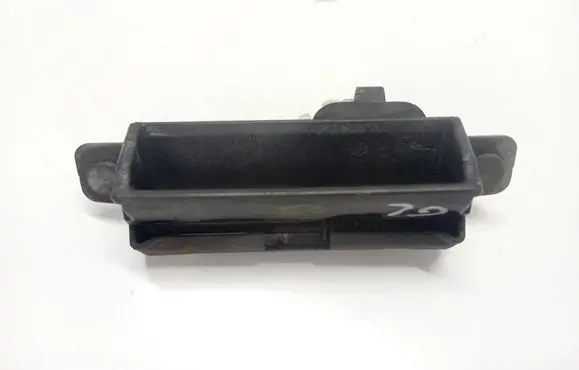 Mazda CX-7 Tailgate/boot open switch button 7D05