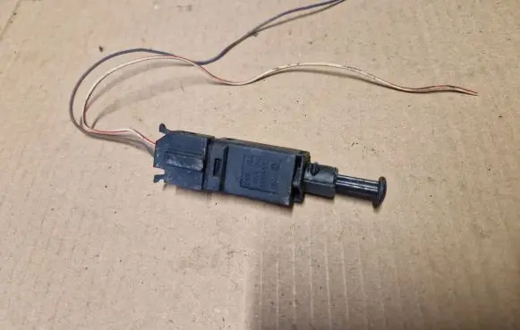 Volkswagen Golf III Brake pedal sensor switch 1H0927189A 1H0972702