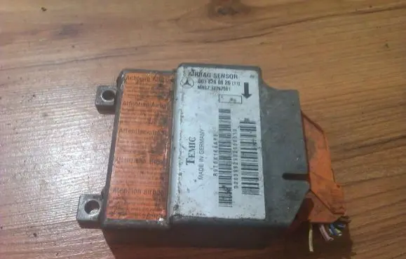 Mercedes-Benz E W210 Airbag control unit/module 0018200026 mrsz12767501