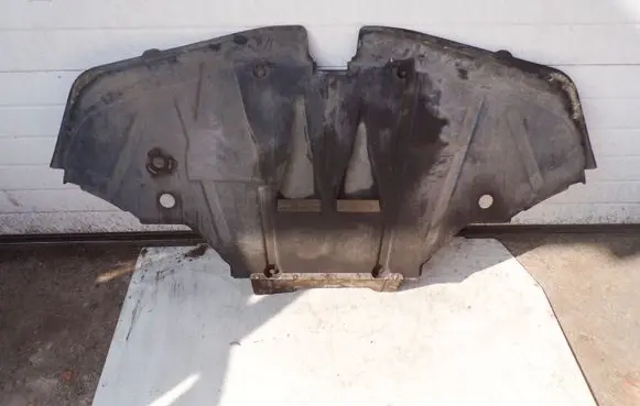 Audi A8 S8 D2 4D Engine splash shield/under tray 4D0863823