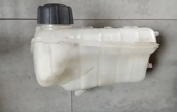 Renault Kangoo II Coolant expansion tank/reservoir 8200455786