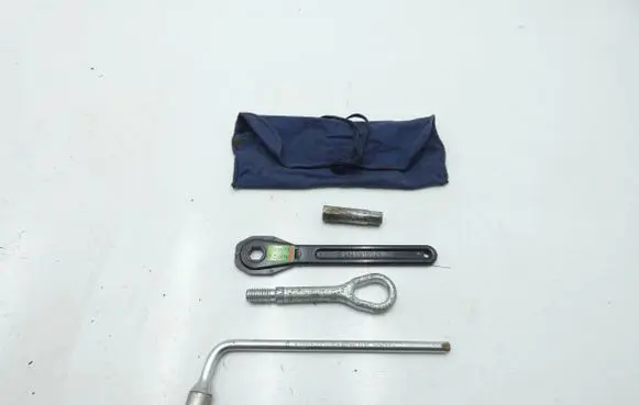 Mercedes-Benz B W245 Tool set A2215810001 4145810049