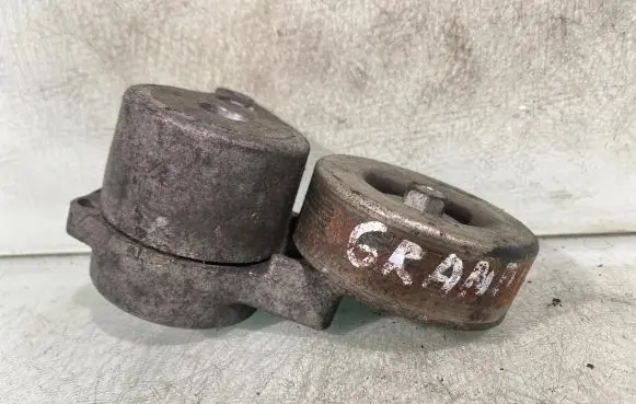 Mitsubishi Grandis Generator/alternator belt tensioner