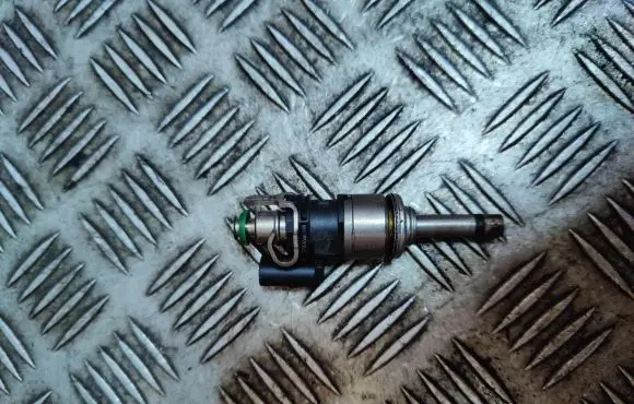 Ford Kuga II Fuel injector DS7G9F593EA