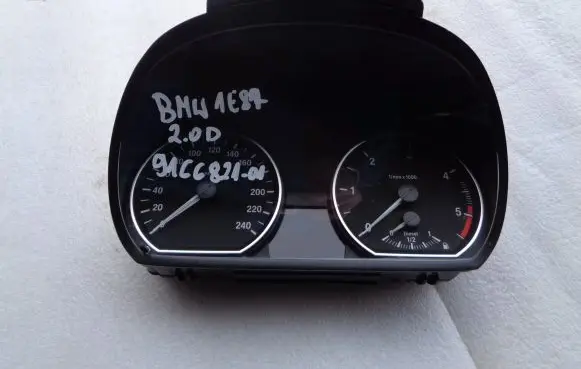 BMW 1 E81 E87 Speedometer (instrument cluster) 9166821