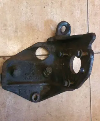 Volkswagen Multivan T4 Fuel pump bracket 074130147