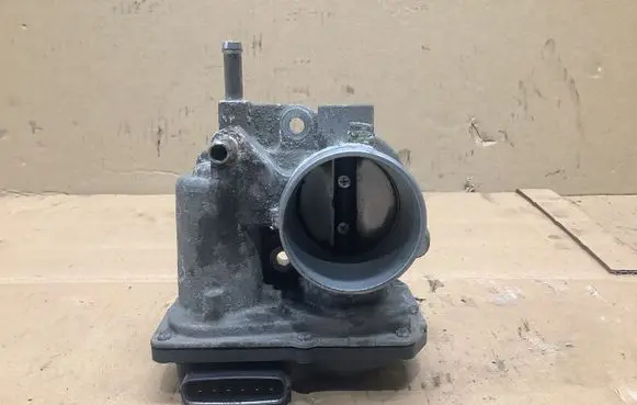 Toyota Yaris Engine shut-off valve 2203047040