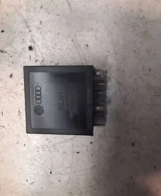 Volkswagen PASSAT B5.5 Window wiper relay 3B0955531A