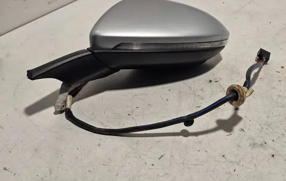 Volkswagen Golf VII Front door electric wing mirror