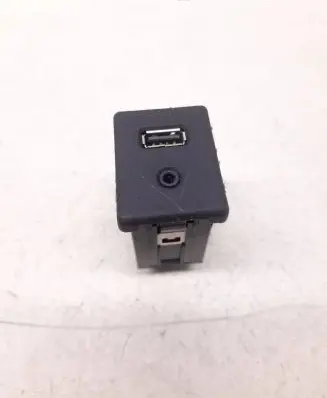 Opel Zafira C USB socket connector 20868798 NAL31330823E