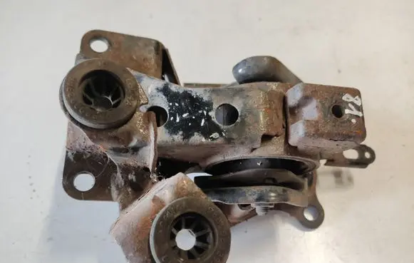 Ford Mondeo MK IV Engine mount bracket 95BB9B929AA