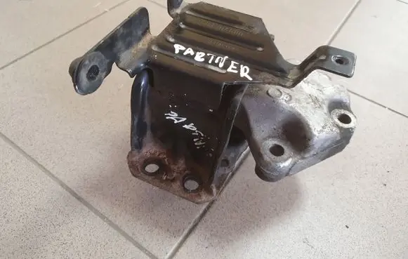 Peugeot Partner Engine mount bracket 9681304680