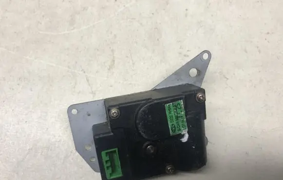 KIA Sephia Air flap motor/actuator D332HH94B