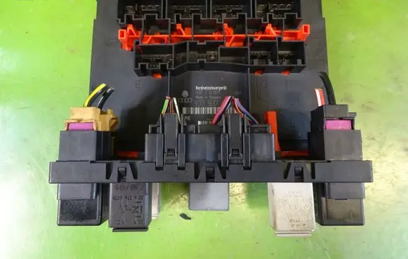 Volkswagen PASSAT B6 Other control units/modules 3C0937049J