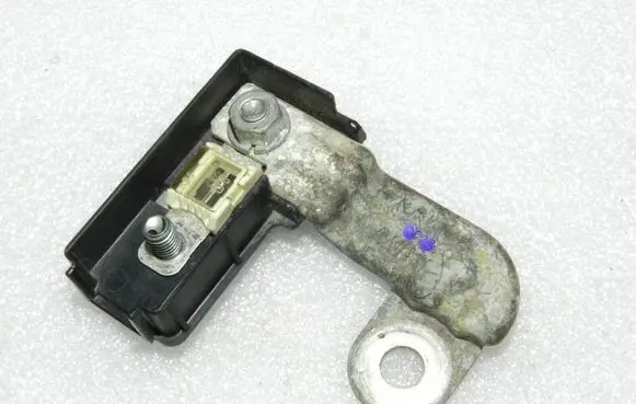 Citroen C-Crosser Battery relay fuse 6500FE