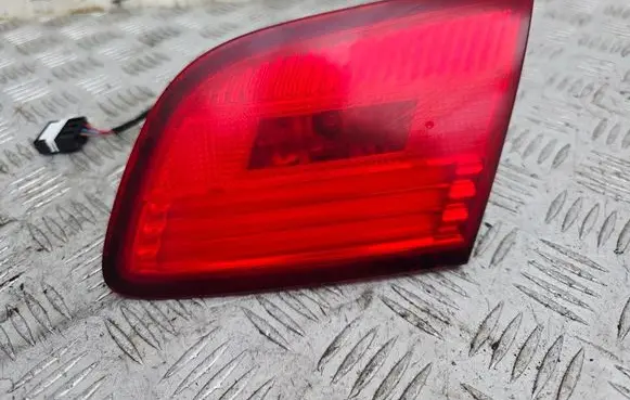 Tailgate rear/tail lights