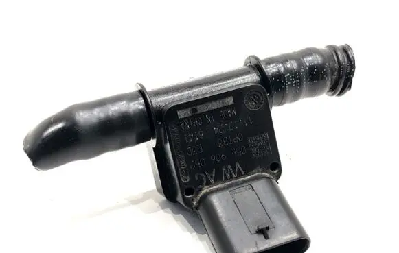 Skoda Kamiq Fuel pressure sensor 05E906052