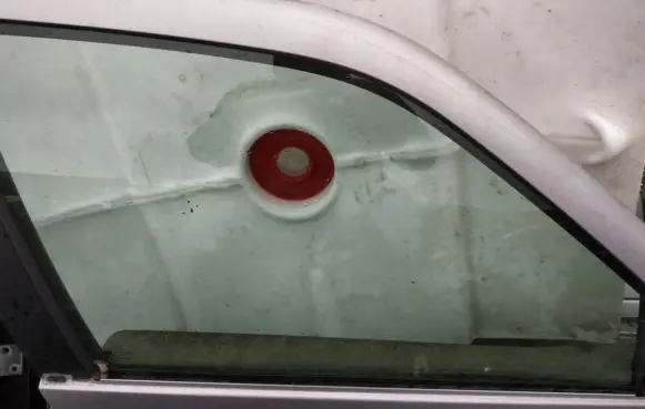 Peugeot 406 Front door window glass four-door