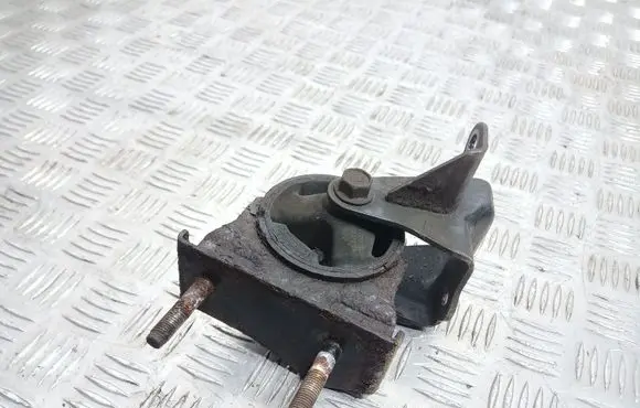 Toyota RAV 4 (XA20) Engine mount bracket