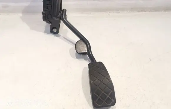 Volkswagen PASSAT B5.5 Accelerator throttle pedal 8D2721523B