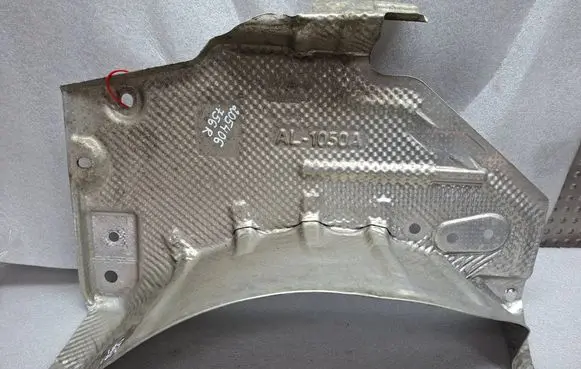 Renault Clio IV Exhaust heat shield S27639584 205406756R