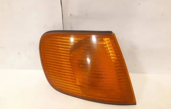 Audi A6 S6 C4 4A Front indicator light 137984